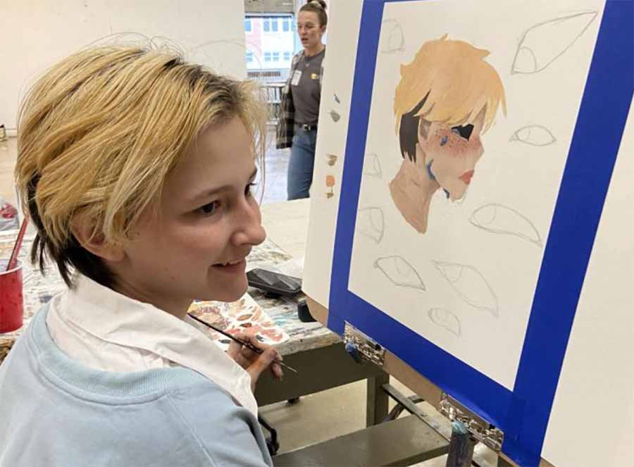 Image of a student at UT's High School Art Academy in the Painting and Drawing section